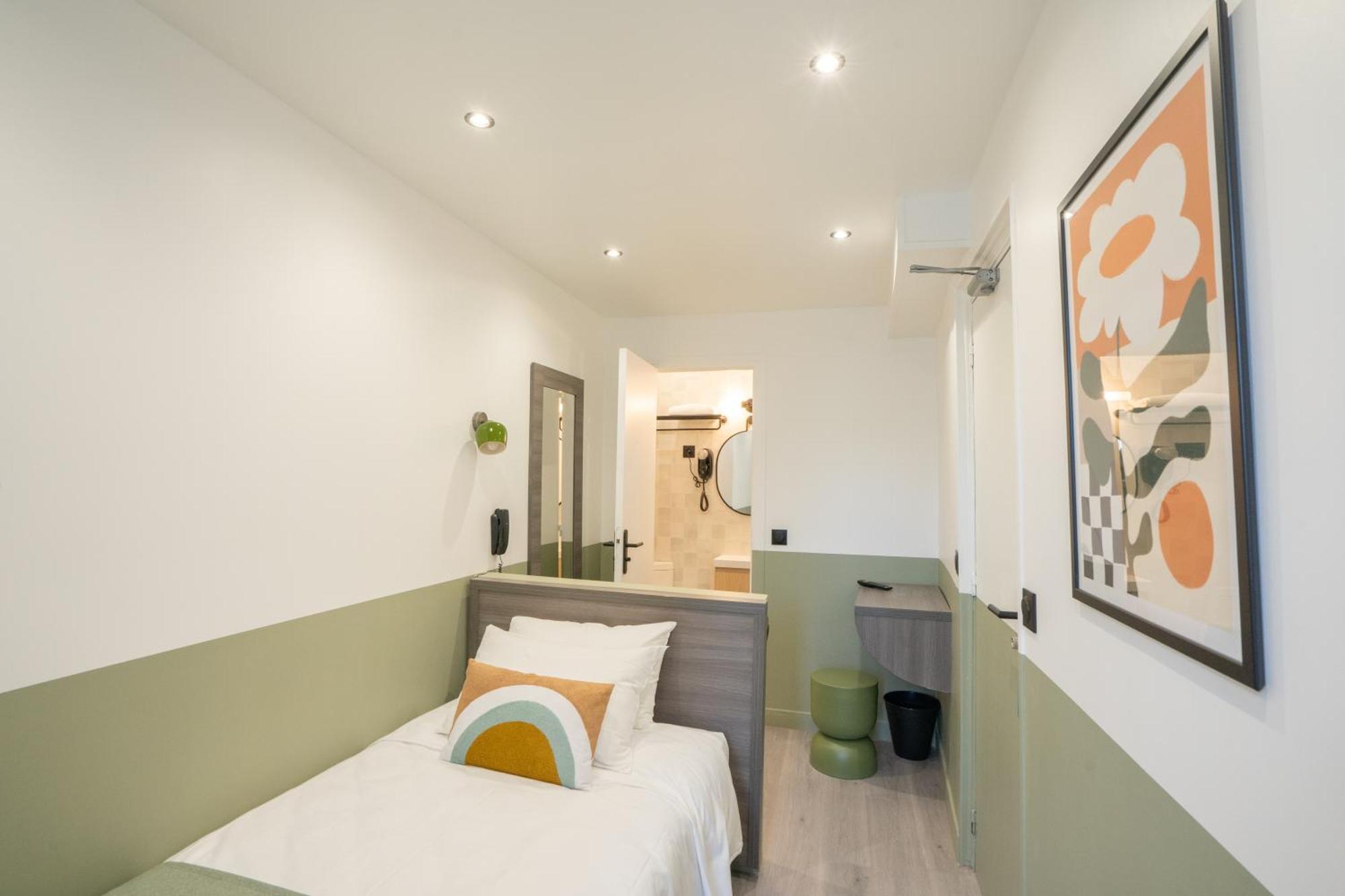 Single Room,1576744085:JPEG